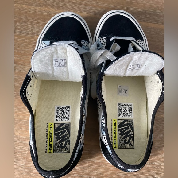 Vans Old Skool Flower Dot Pattern Blue and Black size 8.5. Skate Street School - Picture 4 of 4